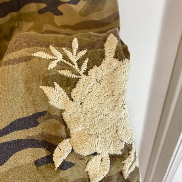 Johnny Was Sadie Embroidered Linen Camo Jogger Pants - Picture 3 of 7